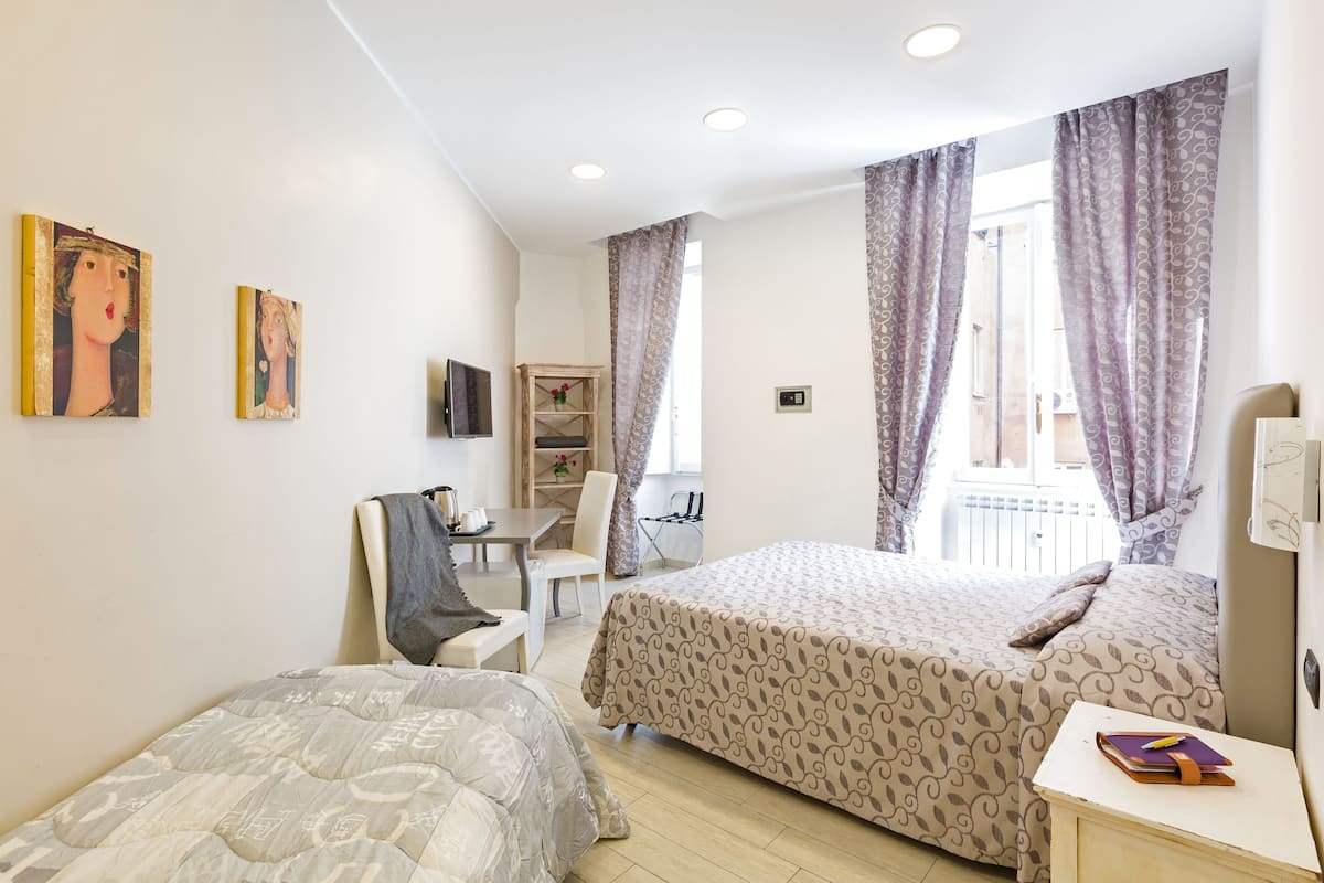 Triple Room | In-room safe, desk, iron/ironing board, free WiFi