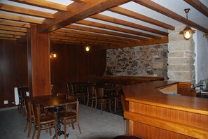 Daily continental breakfast (EUR 8 per person) - Hotel Rústico Casa Do Vento (Zas)