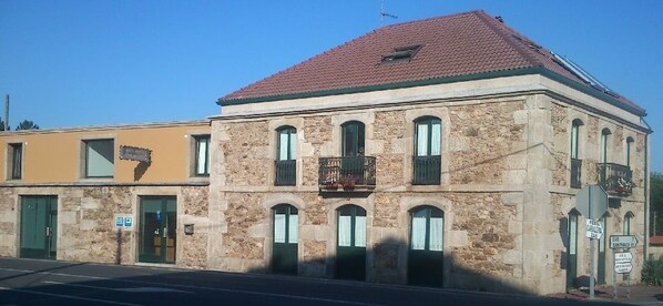 Front of property - Hotel Rústico Casa Do Vento (Zas)