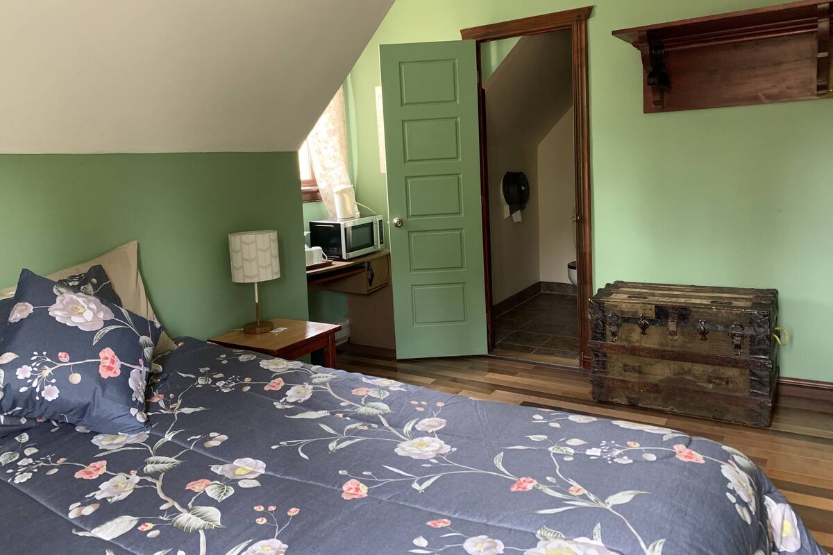 Superior-Zimmer, 1 Queen-Bett | Individuell dekoriert, kostenloses WLAN, Bettwäsche