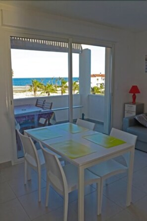 In-room dining - Résidence Marea Resort (Santa-Lucia-di-Moriani)