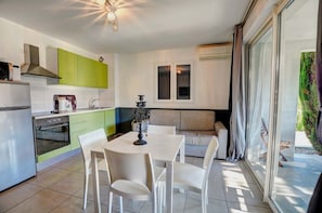 Classic Apartment, 1 Bedroom | Living area