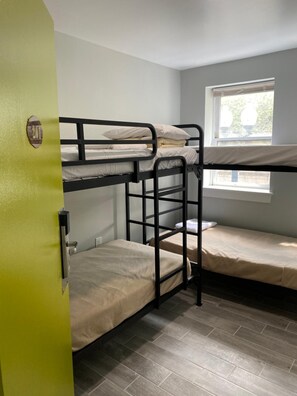 Iron/ironing board, free WiFi, bed sheets - DC International Hostel 1 (Washington)