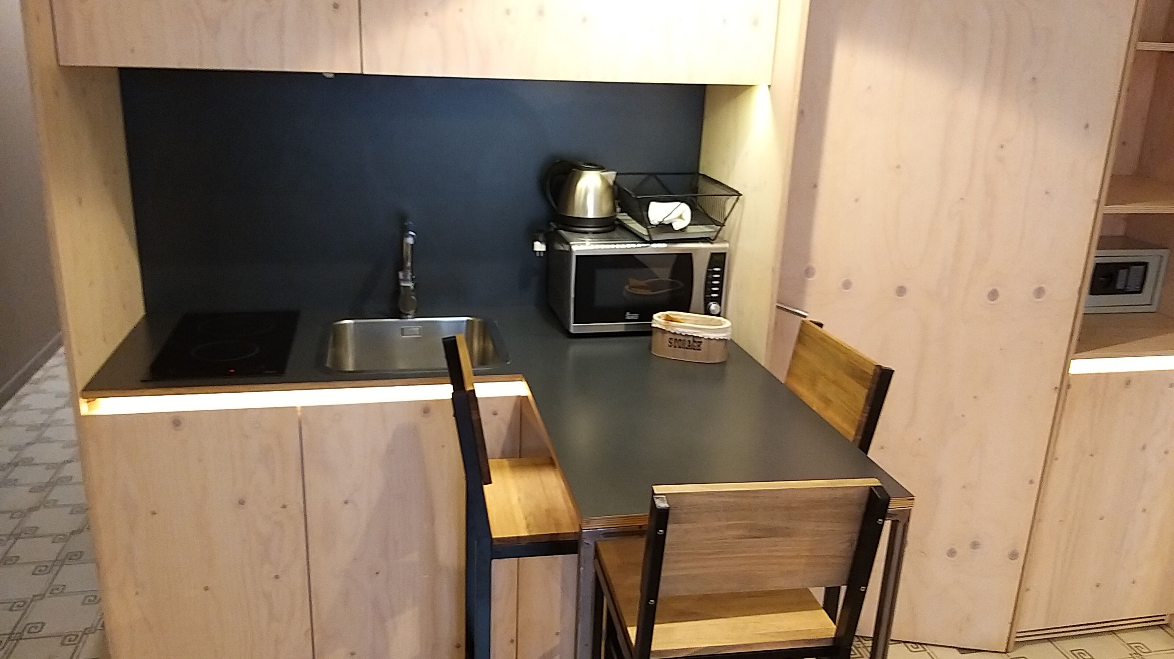 studio (triple) | private kitchenette | fridge, microwave, espresso maker, coffee/tea maker