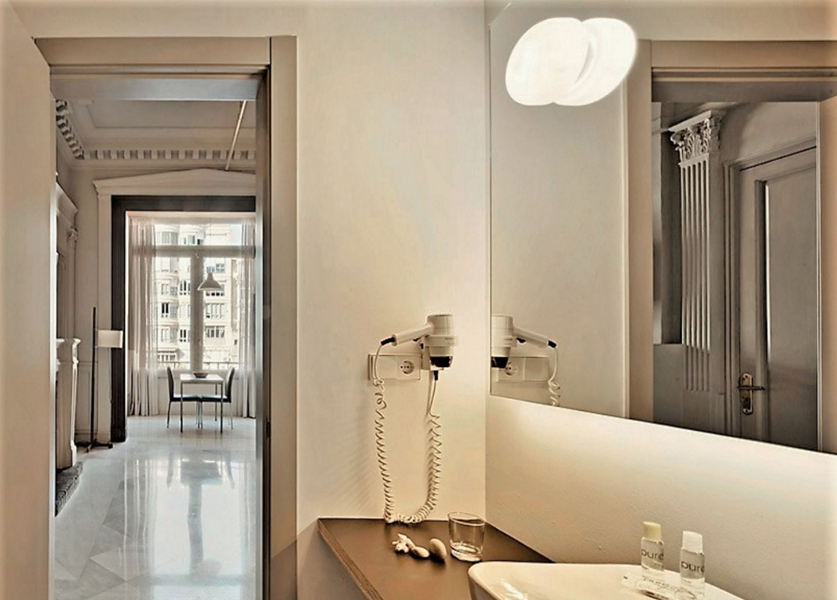 family studio (2 adults and 2 children) | bathroom | shower, rainfall showerhead, hair dryer, towels