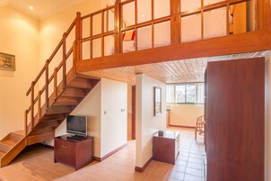 Studio, 1 Bedroom | Bathroom | Free toiletries, hair dryer, bathrobes, slippers