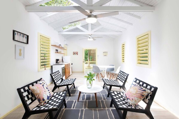 Two Bedroom Garden Villa | เครื่องนอนระดับพรีเมียม, เตียงพร้อมฟูกเสริมที่นอน, ตู้นิรภัยในห้องพัก