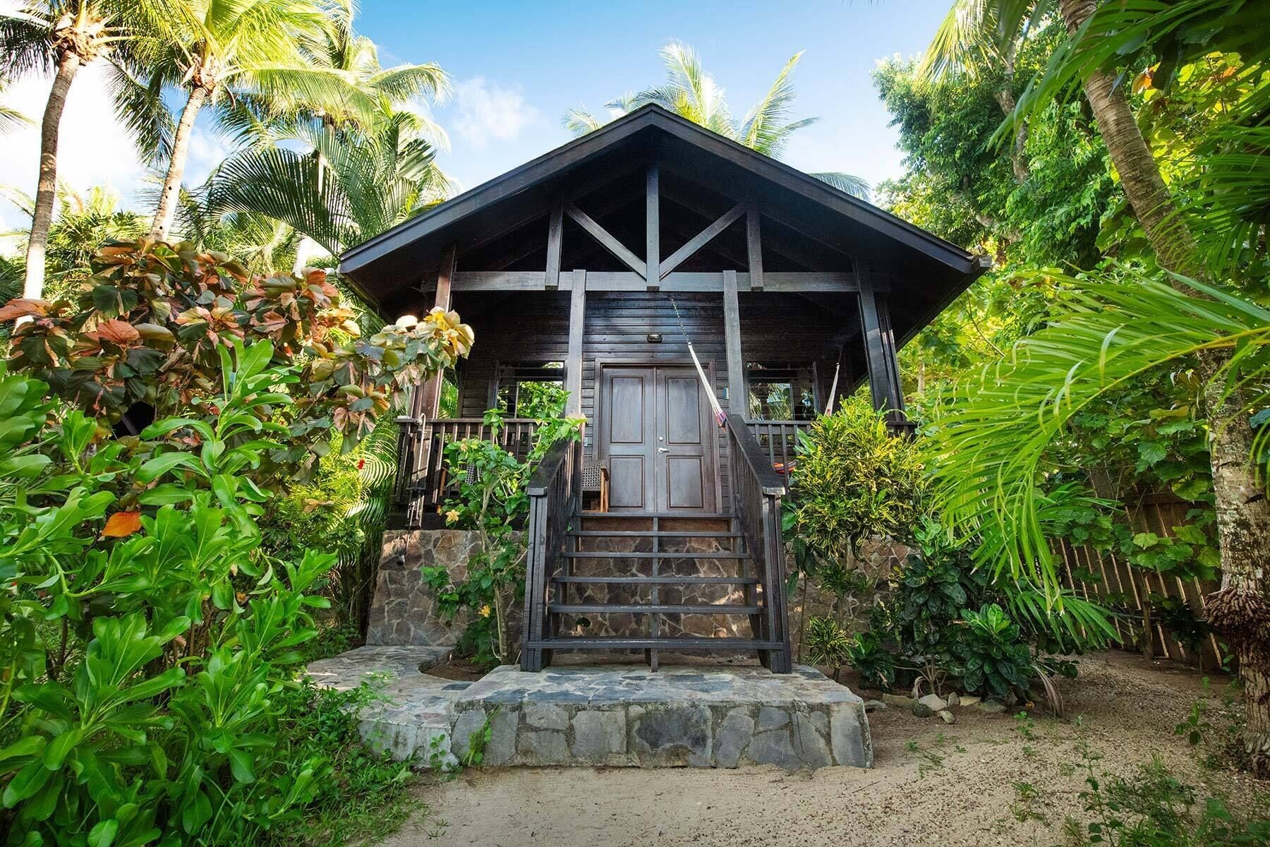 Oceanfront Suite | Ropa de cama de alta calidad y camas con pillow-top 