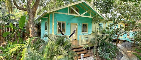 Family Garden VIlla | Garden view