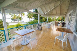 包含每日自助早餐