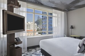 Corcovado Casal | Premium bedding, pillowtop beds, minibar, in-room safe - Yoo2 Rio de Janeiro, Tapestry Collection by Hilton (Rio de Janeiro)