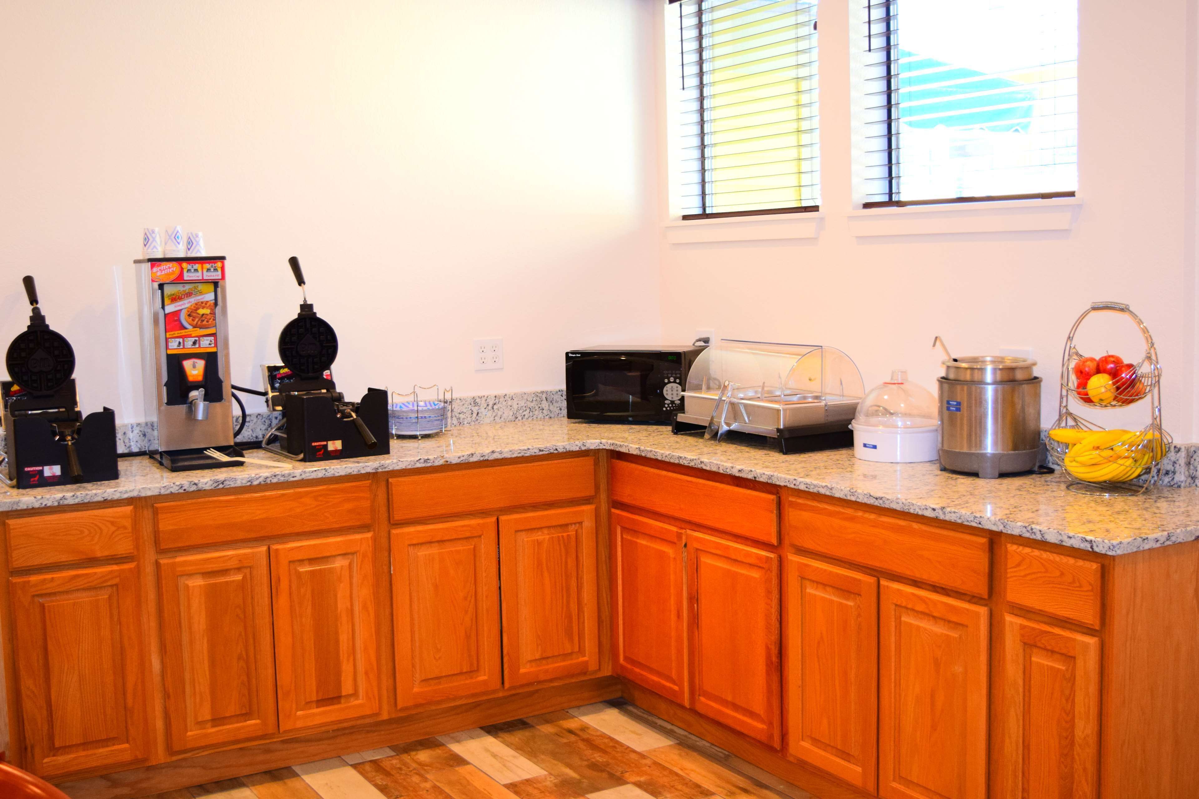 free daily continental breakfast