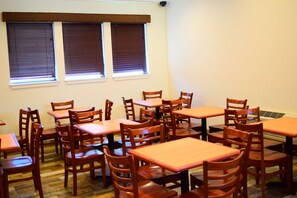Free daily continental breakfast  - SureStay Hotel by Best Western Wenatchee (East Wenatchee)