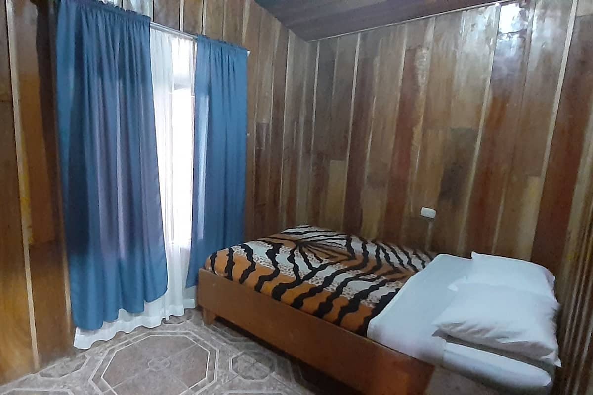 Traditional Double Room, 1 Bedroom, Shared Bathroom | Individually decorated, individually furnished, free WiFi, bed sheets