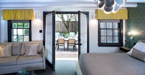 The Poppy King Premium with Tub and Personal Patio | Egyptian cotton sheets, premium bedding, down comforters, pillowtop beds - The Poppy Georgetown (Washington)