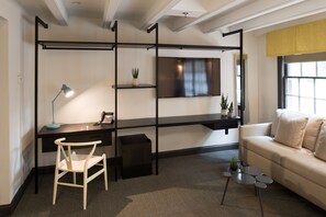 Egyptian cotton sheets, premium bedding, down comforters, pillowtop beds - The Poppy Georgetown (Washington)