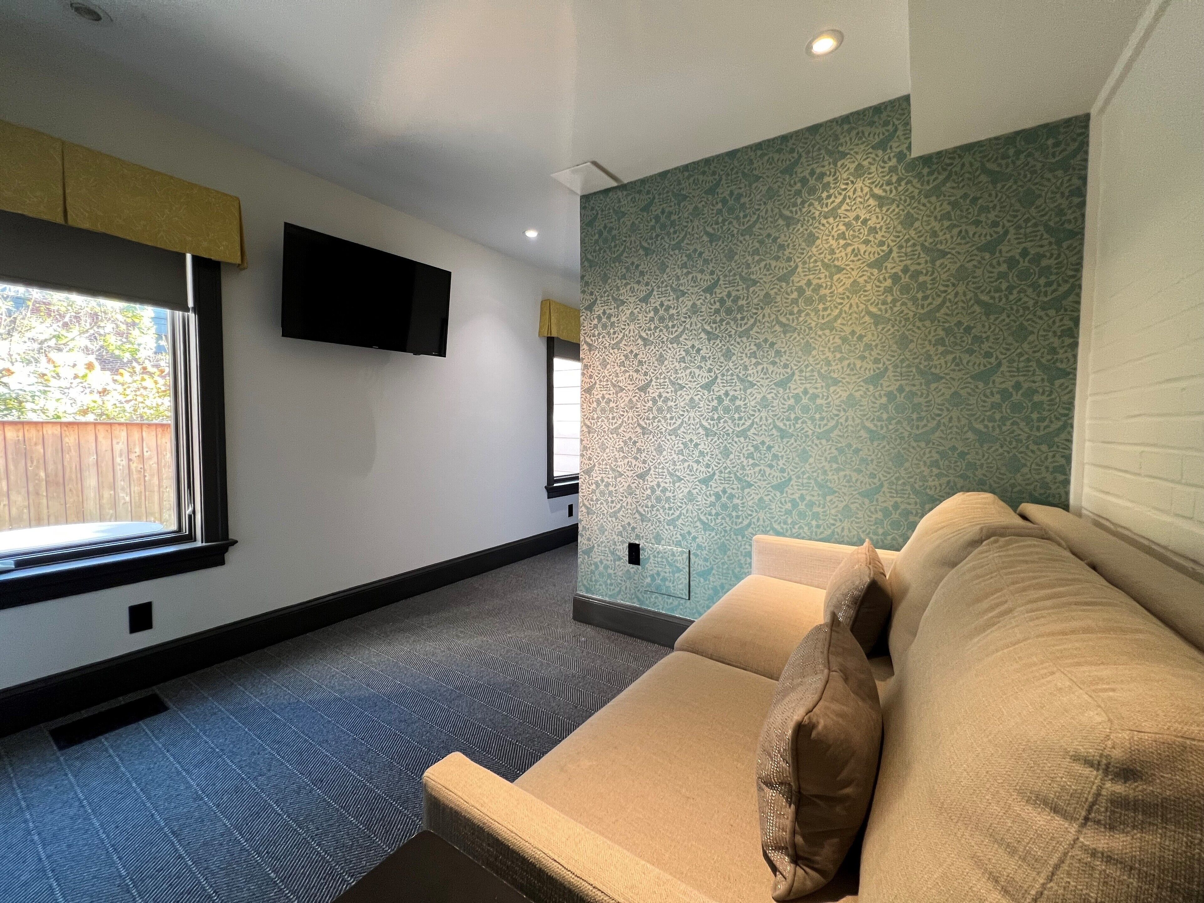 the poppy suite | 1 bedroom, egyptian cotton sheets, premium bedding, down duvets