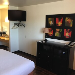 Room, 1 King Bed | Free WiFi, bed sheets