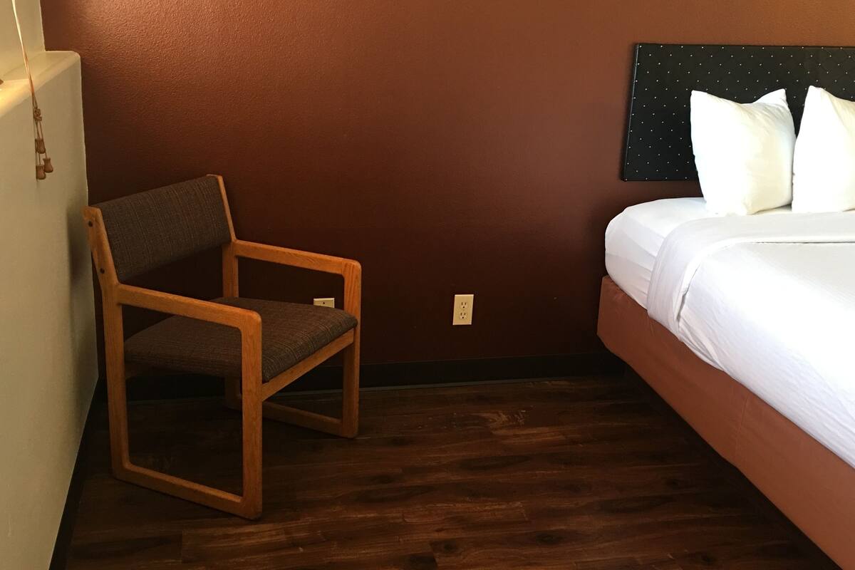 room, 1 king bed | free wifi, bed sheets