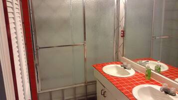 Deluxe Double Room Single Use, 2 Bedrooms | Bathroom | Shower, free toiletries, towels