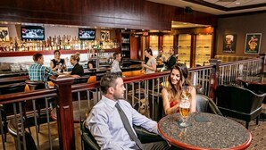 Bar (on property) - Chateau Nova Yellowhead (Edmonton)