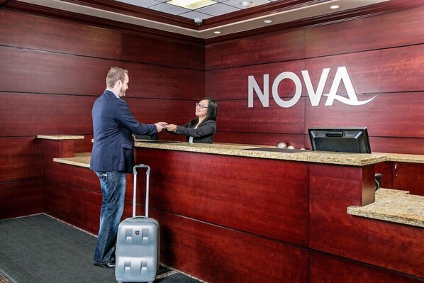 Lobby - Chateau Nova Yellowhead (Edmonton)