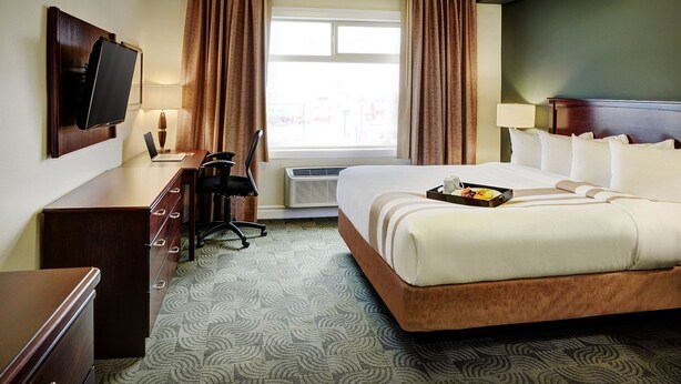 Room - Chateau Nova Yellowhead (Edmonton)