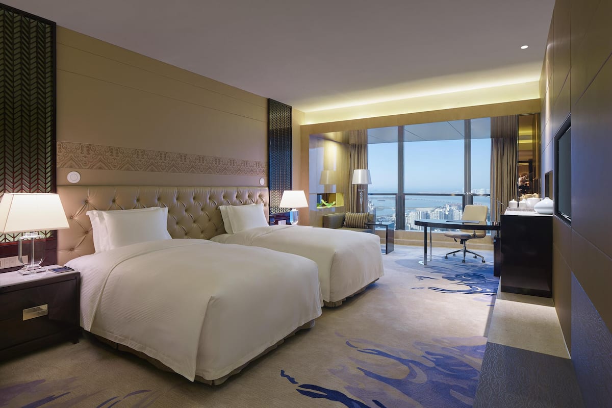 Premium bedding, down comforters, minibar, in-room safe