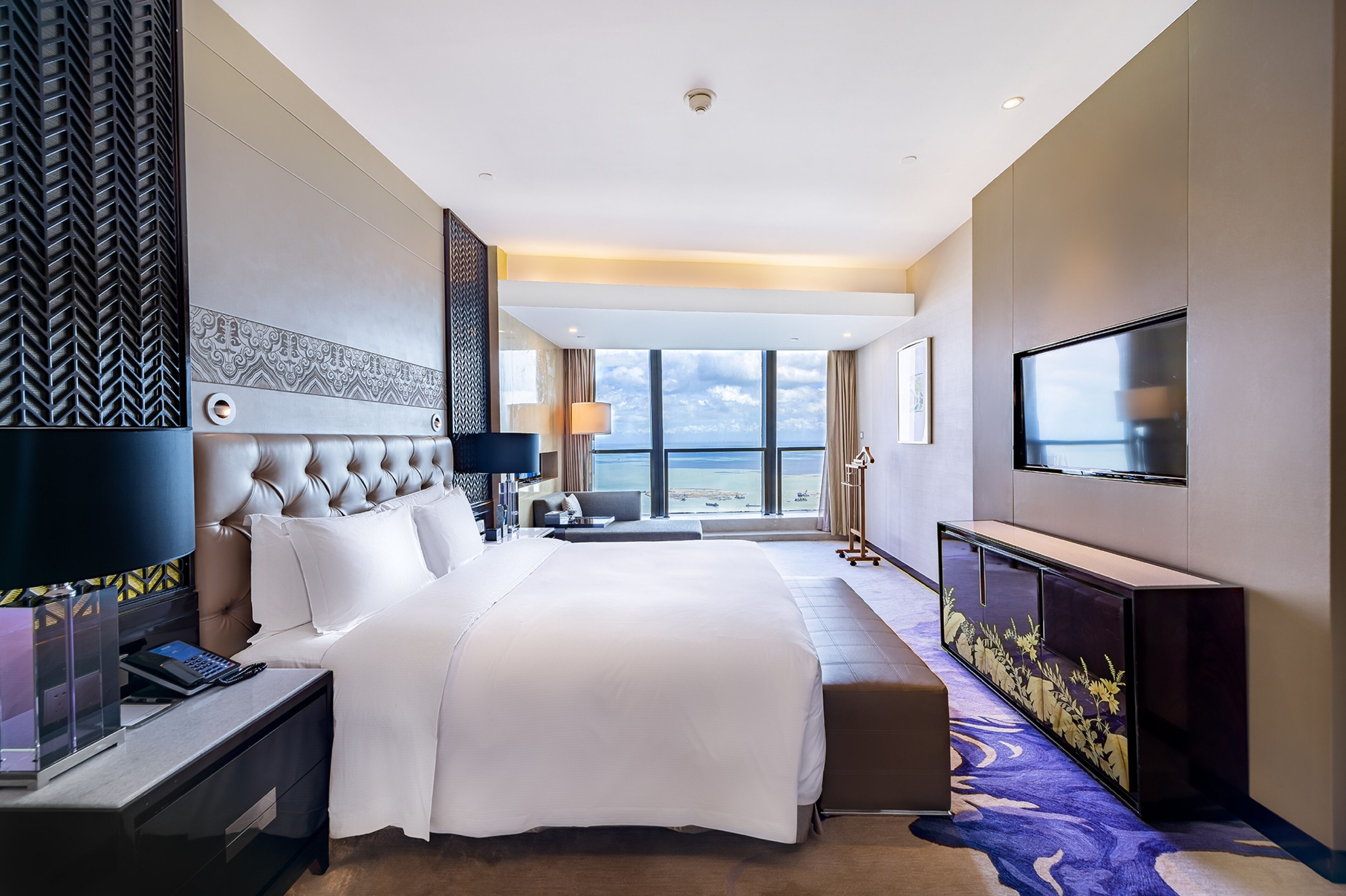 Suite, 1 letto king, vista oceano (Lounge Access) | Biancheria da letto di alta qualità, copriletto in piuma, minibar
