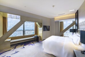 Premium bedding, down duvets, minibar, in-room safe - Hilton Haikou (Haikou)