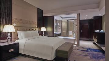 Separate bathtub and shower, deep-soaking bathtub, rainfall showerhead