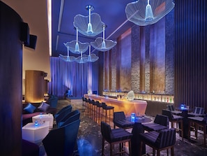 2 bars/lounges, lobby lounge - Hilton Haikou (Haikou)