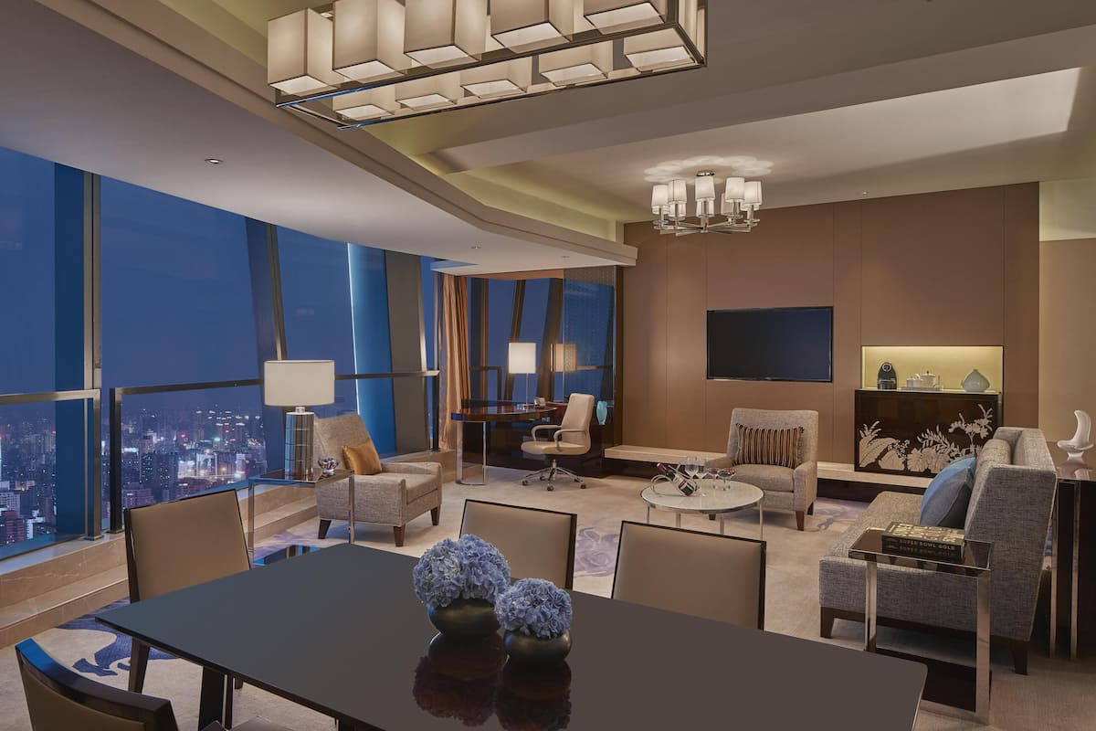 Deluxe Suite, 1 King Bed (Lounge Access) | Premium bedding, down comforters, minibar, in-room safe