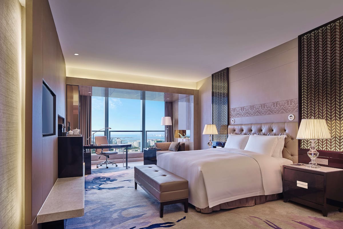 premium bedding, down duvets, minibar, in-room safe