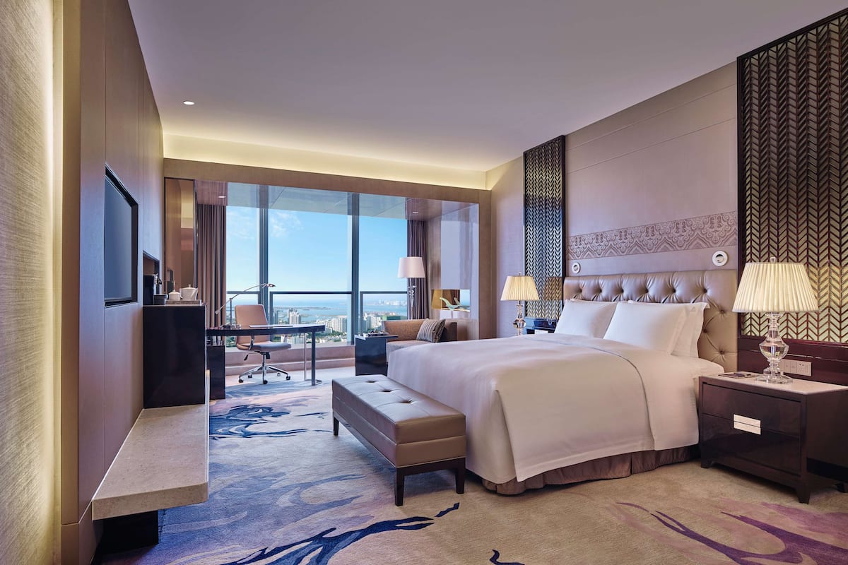 Premium bedding, down comforters, minibar, in-room safe