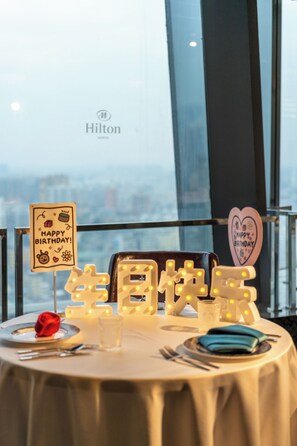 3 restaurants; breakfast, lunch, and dinner served - Hilton Haikou (Haikou)