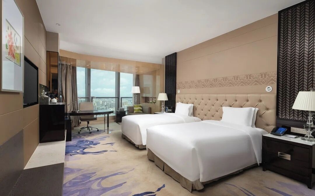 Premium bedding, down comforters, minibar, in-room safe