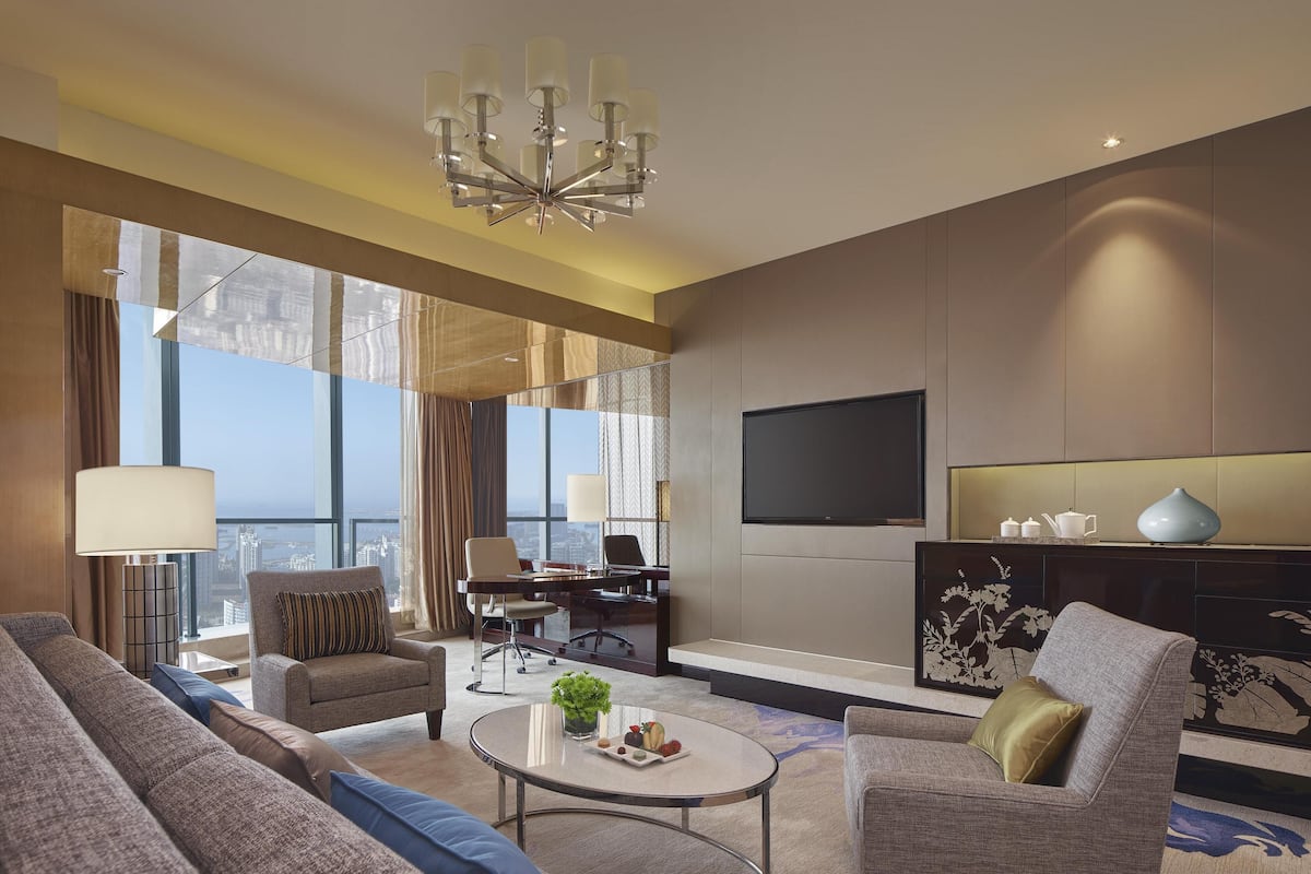 Premium bedding, down comforters, minibar, in-room safe