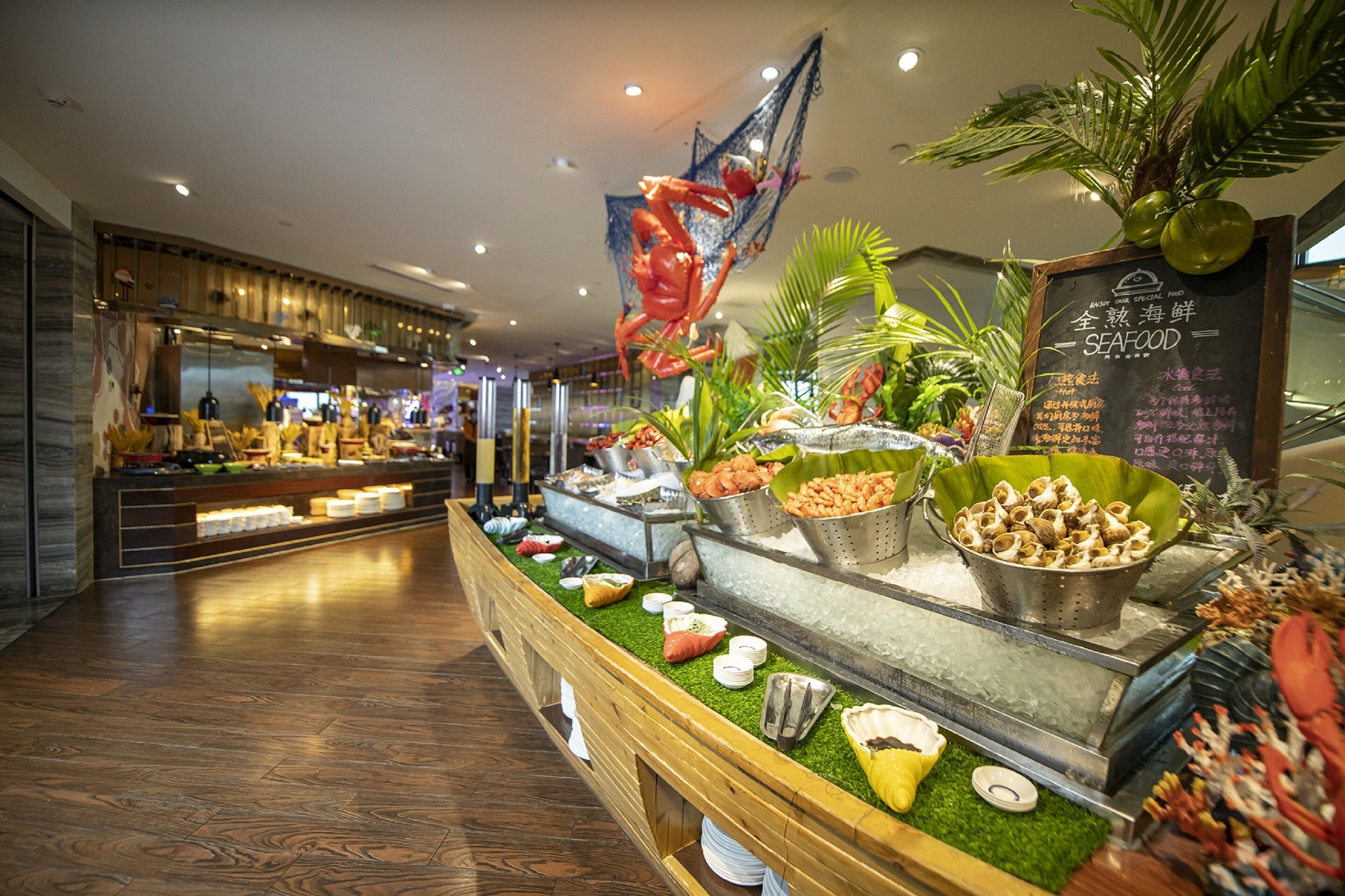 3 restaurants, breakfast, lunch, dinner served; chinese cuisine