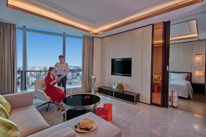 Premium bedding, down duvets, minibar, in-room safe - Hilton Haikou (Haikou)