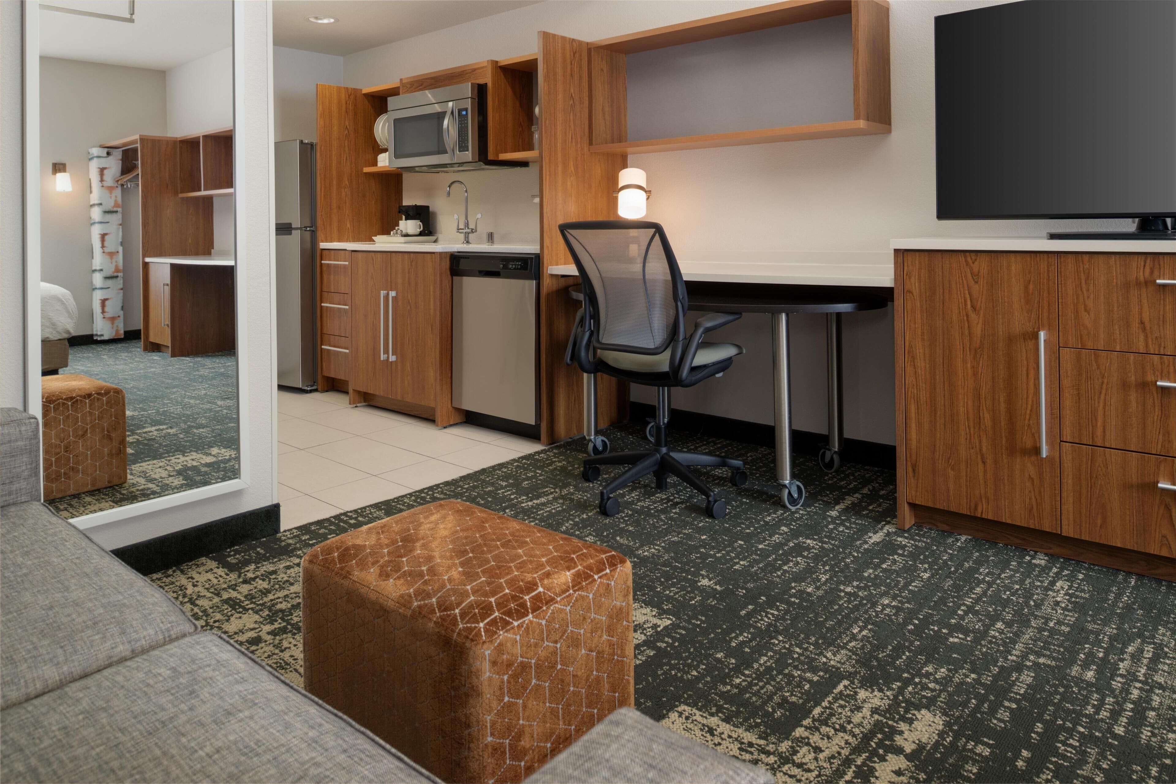 Studio Suite, Non Smoking | Private kitchen | Full-sized fridge, microwave, dishwasher, coffee/tea maker