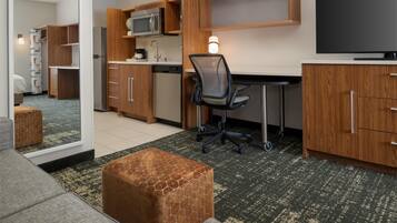 Studio Suite, Non Smoking | Private kitchen | Full-sized fridge, microwave, dishwasher, coffee/tea maker