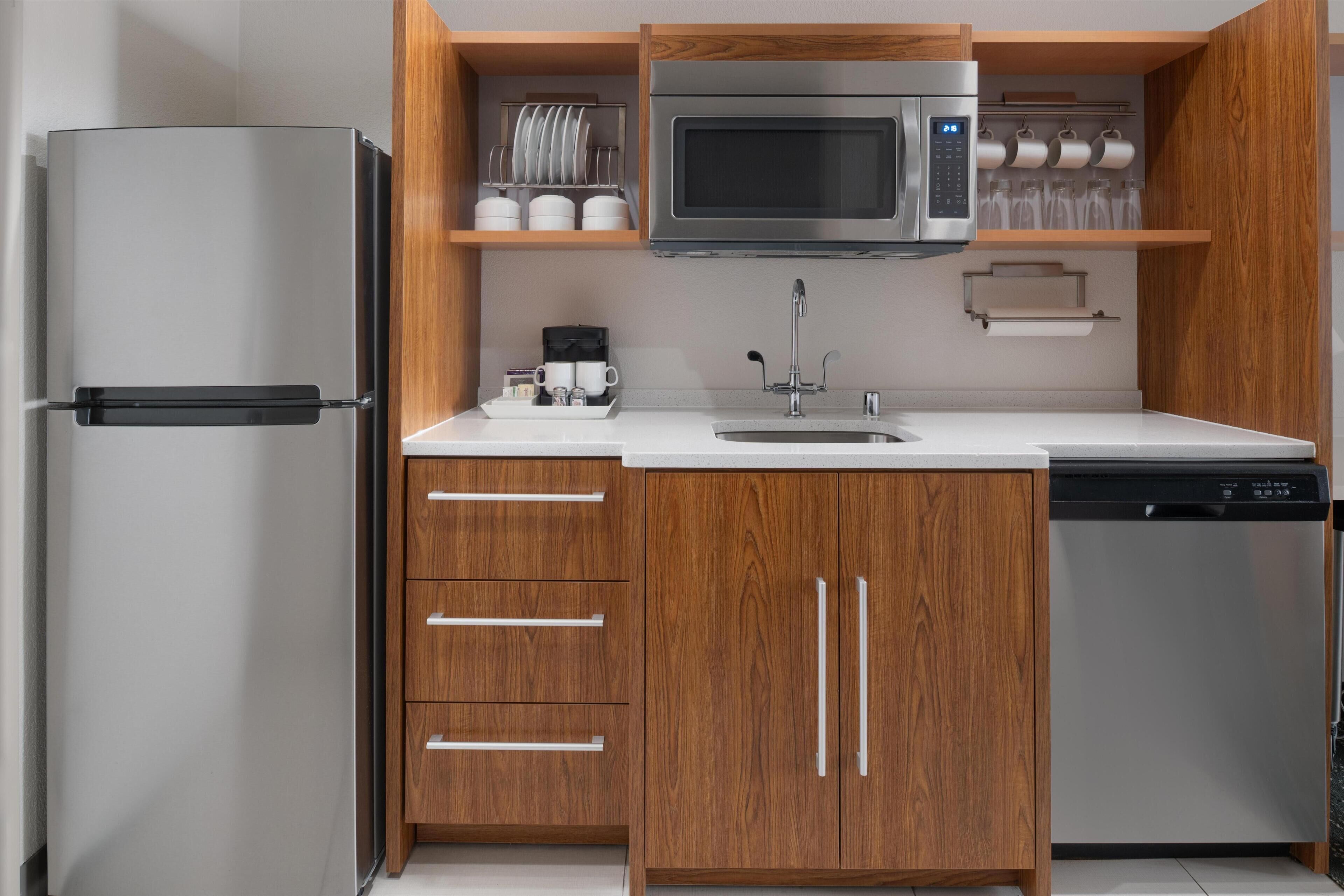 Full-sized fridge, microwave, dishwasher, coffee/tea maker