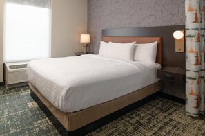 Verduisterende gordijnen, een strijkplank/strijkijzer, gratis babybedden