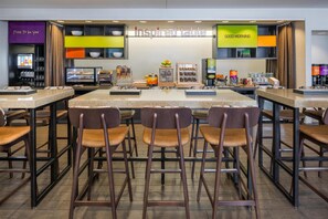 Free daily continental breakfast  - Home2 Suites by Hilton Denver Highlands Ranch (Littleton)