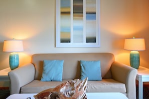 Flat-screen TV, fireplace, table tennis - Ocean Pines Resort (Kitty Hawk)