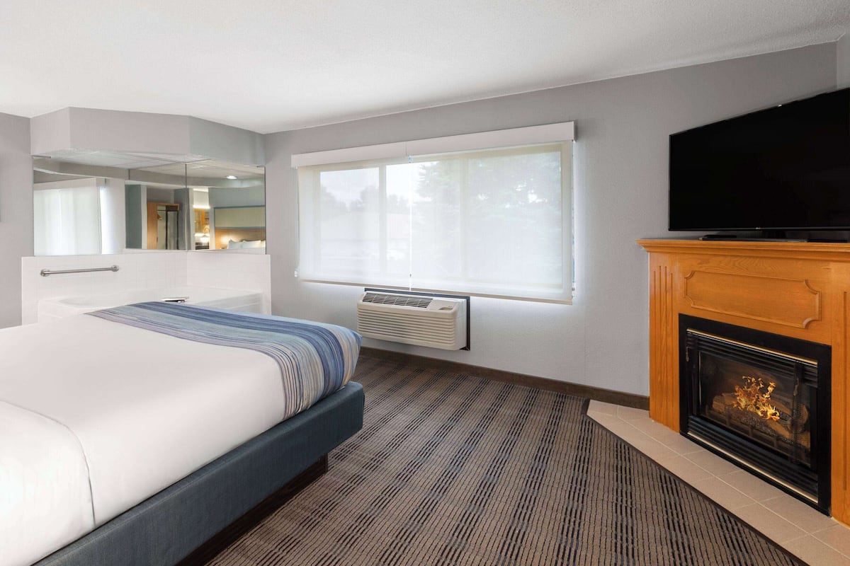 Superior suite, 1 slaapkamer, niet-roken (Second Floor) | Bubbelbad