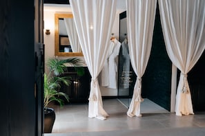 Superior Double Room | Bathroom