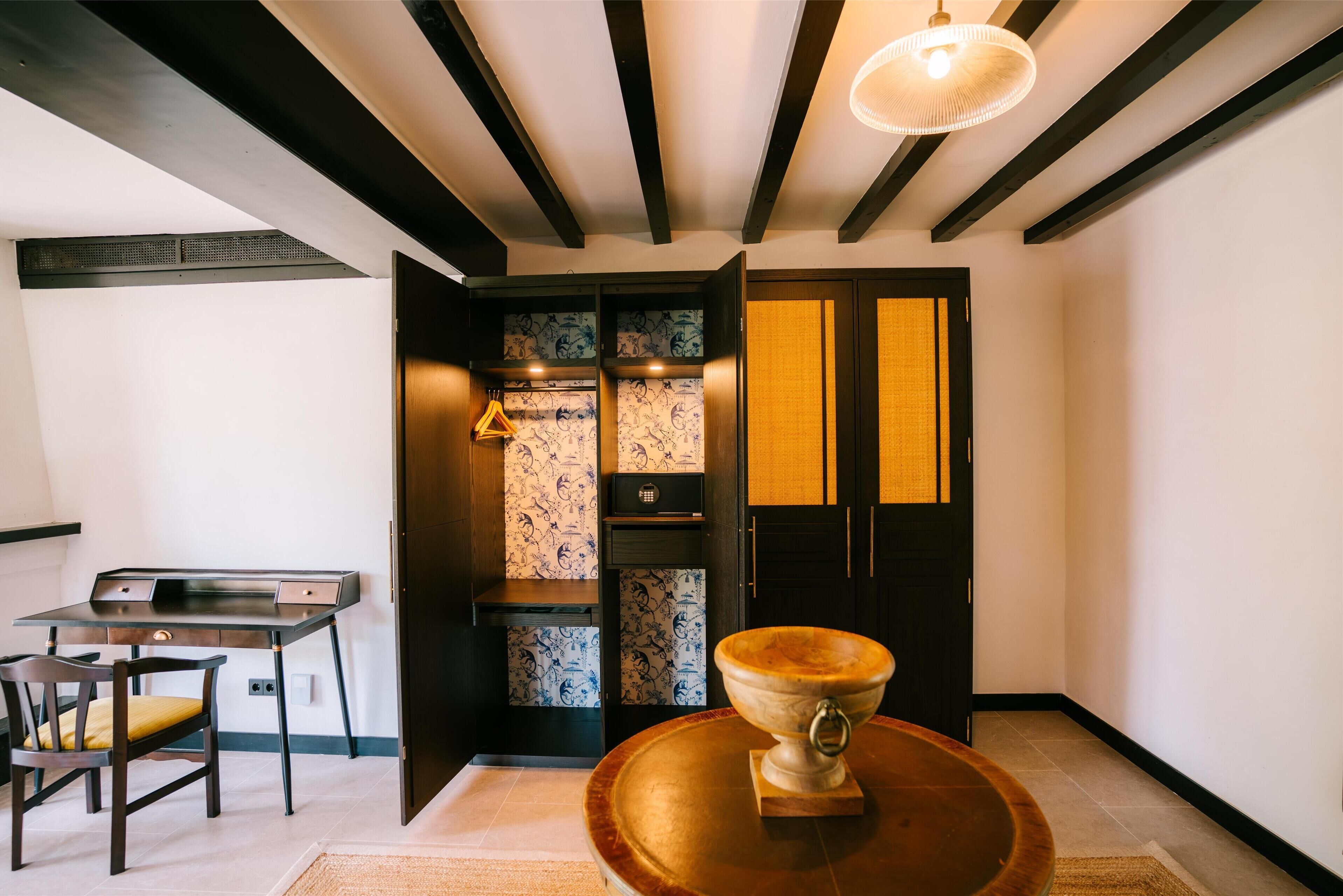 premier suite, 1 king bed, terrace | 1 bedroom, egyptian cotton sheets, premium bedding, down duvets