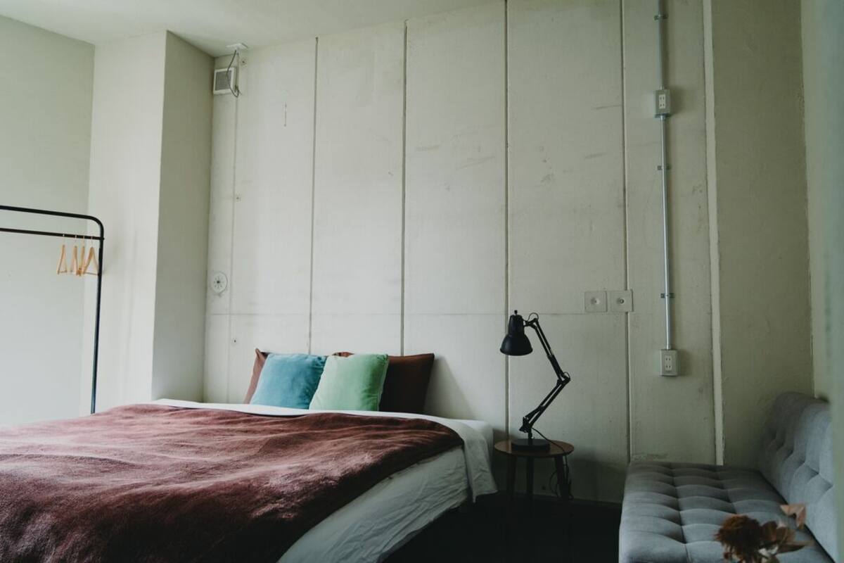 In-room safe, WiFi (free), bed sheets